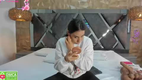 selene__lopez_ online show from June 29, 7:35 pm