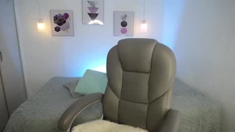 selene_rouse_ online show from July 25, 3:48 am