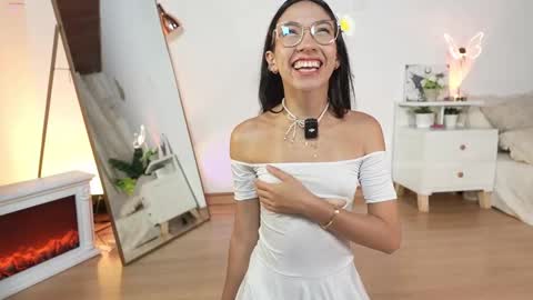  Sel Your Little butterfly  online show from February 3, 2:19 am