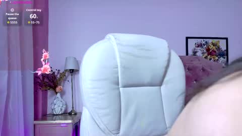 Selenee online show from April 29, 11:26 am