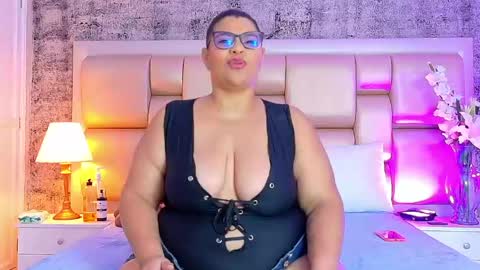 Selenna Cooper online show from May 1, 11:48 am