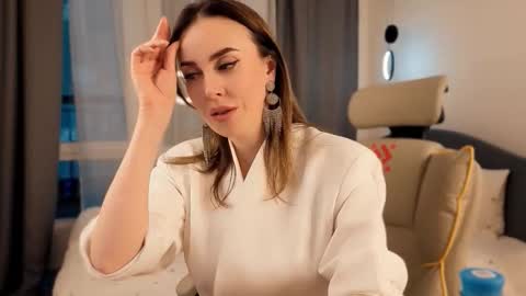 Ella online show from February 13, 5:22 am