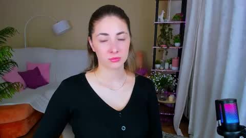 sensitiveheartt online show from October 10, 4:40 am