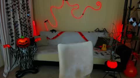 sensitiveheartt online show from October 28, 7:37 pm