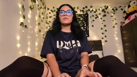 Camille and sophie online show from March 31, 1:06 am
