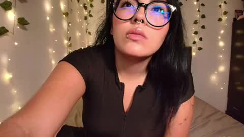 Camille and sophie online show from April 1, 1:17 am