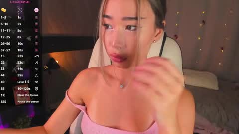 Kiki online show from May 9, 3:07 pm