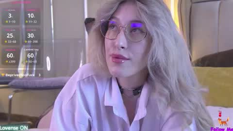 Snapshot of serena_bennet chatting on October 19, 9:47 am Serena online show from October 19, 9:47 am