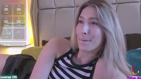 Snapshot of serena_bennet chatting on October 20, 12:32 pm Serena online show from October 20, 12:32 pm