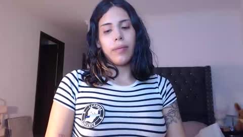 sararoussee online show from April 23, 11:06 pm