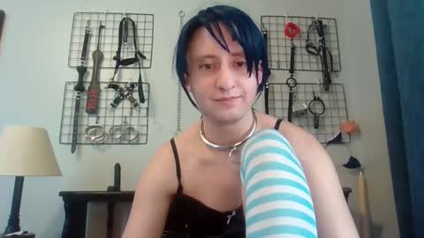 Servile Sarah online show from May 5, 9:53 pm
