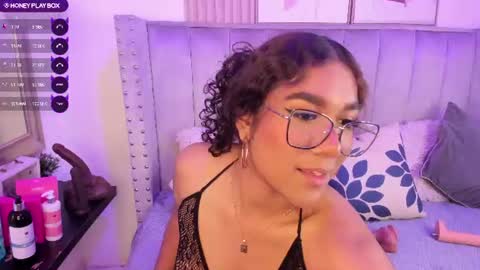 Danna  online show from August 5, 3:14 am
