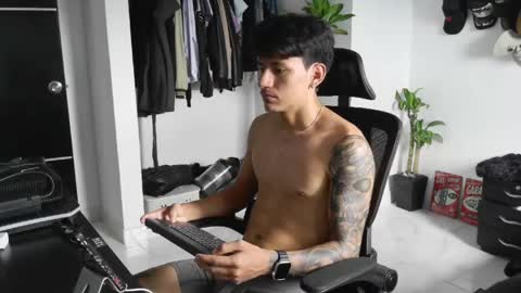 sex_love_sweat online show from April 28, 7:51 pm