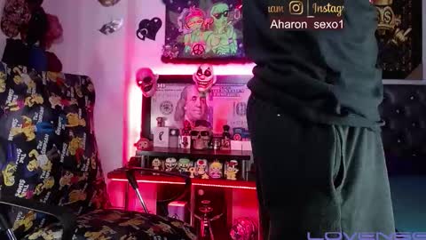 Aharon  ravelo online show from February 2, 3:26 am