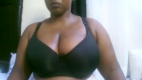 sexxi_ebony online show from March 22, 9:02 am