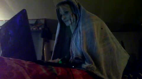 Leeah CloudZzz online show from July 17, 9:33 am