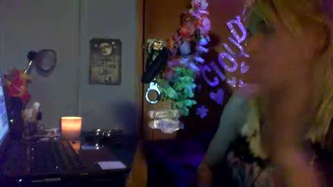 Leeah CloudZzz online show from July 29, 11:38 pm