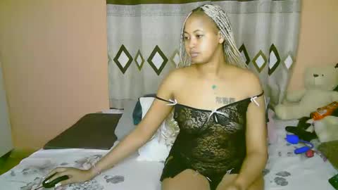 sexy_bluegirl online show from November 12, 2:25 am