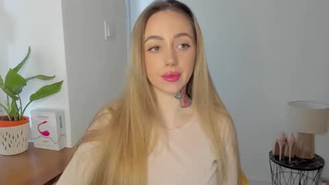 Snapshot of sexy_coralie chatting on January 22, 2:46 pm C o r a l i e online show from January 22, 2:46 pm