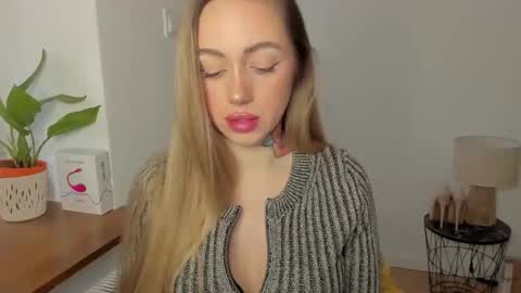 Snapshot of sexy_coralie chatting on January 23, 2:50 pm C o r a l i e online show from January 23, 2:50 pm