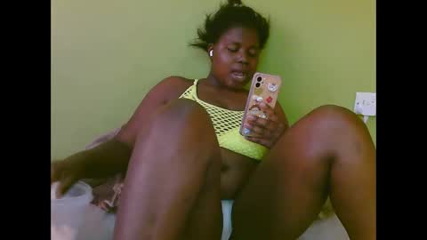 Snapshot of sexy_divana chatting on February 22, 9:56 am sexy_divana online show from February 22, 9:56 am