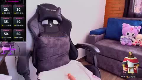 laura  online show from August 4, 3:41 pm