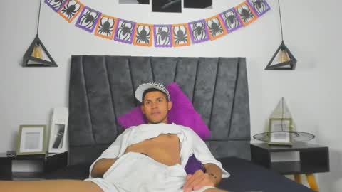 sexy_latin_cum online show from October 24, 3:07 am