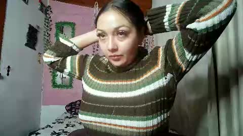 sexy lolas online show from August 7, 6:00 am