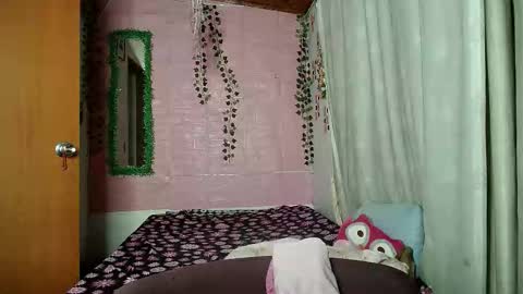 sexy lolas online show from March 15, 11:30 pm