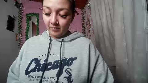 sexy lolas online show from June 23, 5:15 am