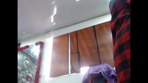 Snapshot of sexy_mature_hot01 chatting on September 25, 5:53 pm MARIPOSA online show from September 25, 5:53 pm
