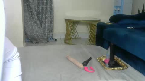 sexy pigeon online show from April 29, 7:24 am