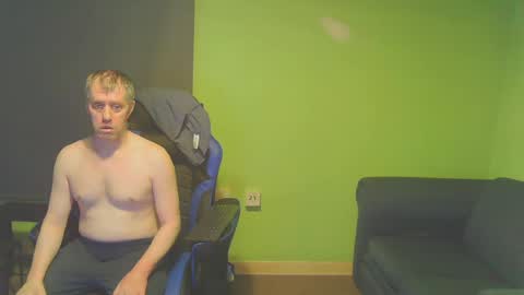 sexyass72 online show from August 3, 4:25 am