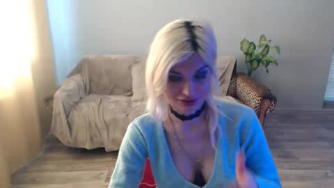 sexybeatriice online show from March 5, 8:01 am