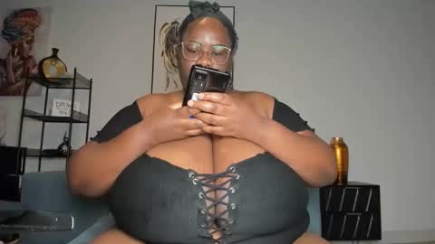 sexyblackhugetits online show from November 17, 1:03 pm