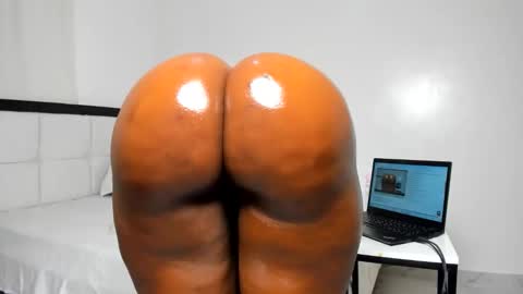 sexybootydoll online show from February 16, 9:35 pm