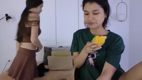 chanell and yina online show from February 22, 1:47 pm