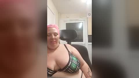 Wouldntyouliketoknow online show from July 14, 9:42 pm