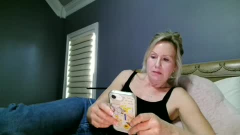 LisaisLuscious online show from July 8, 3:15 pm