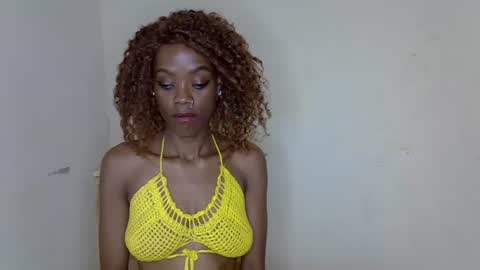 SexyHollyMontana1111 online show from June 26, 7:14 am