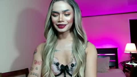 sexyhotbabe18 online show from August 2, 10:33 pm