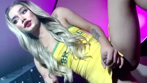 sexyhotbabe18 online show from June 25, 10:37 pm