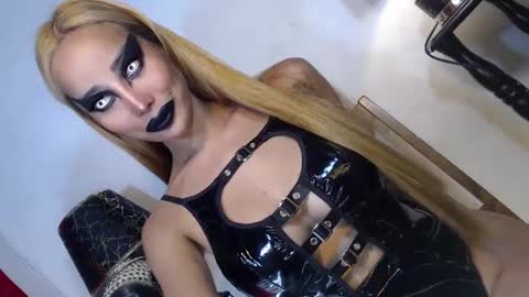 Queen Sofia online show from March 12, 1:47 am