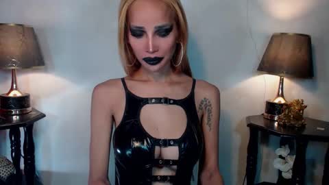 Queen Sofia online show from May 24, 3:03 am