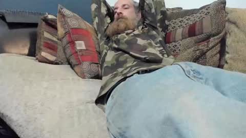 Snapshot of sexymountainman420 chatting on October 21, 12:05 am Sexymountainman420 online show from October 21, 12:05 am
