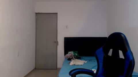 Natalia Duran online show from April 25, 5:43 pm