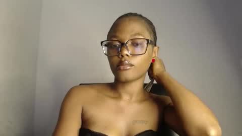 Darkskinned Rae online show from March 26, 10:15 pm