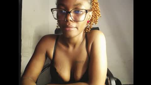 Darkskinned Rae online show from April 28, 9:41 pm