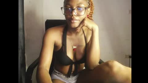 Darkskinned Rae online show from April 15, 11:05 pm
