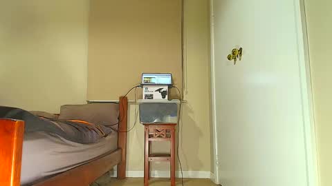 Snapshot of sexyt4u chatting on October 18, 11:25 am Dani online show from October 18, 11:25 am